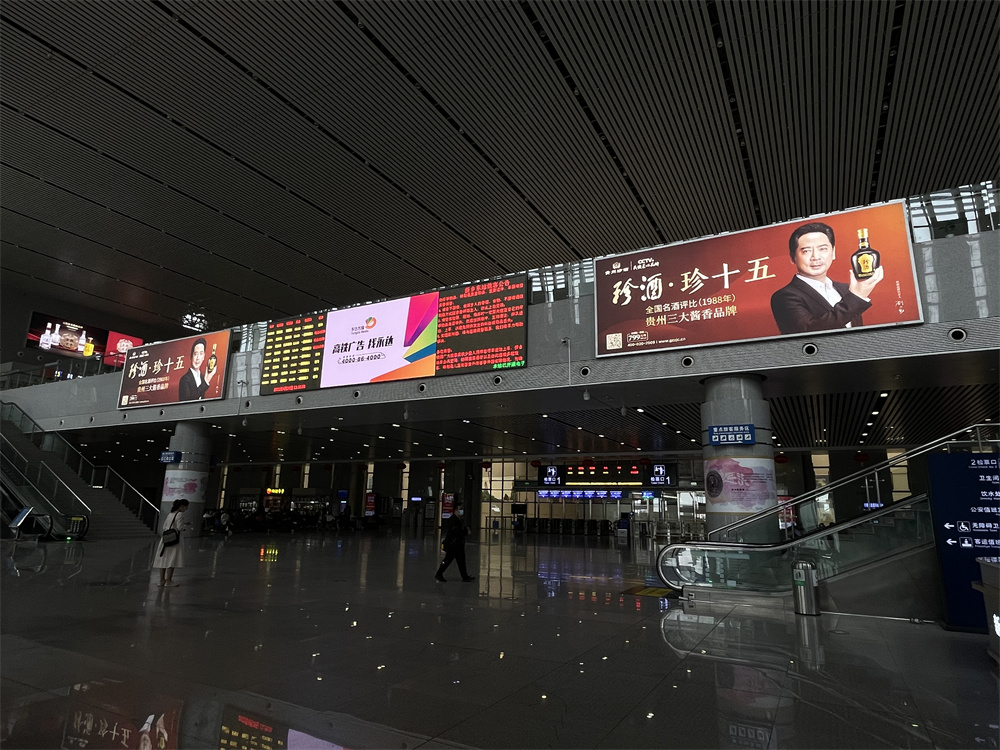 隨著高鐵旅客發(fā)送量的逐年增高，高鐵廣告的媒介作用也越來(lái)越重要